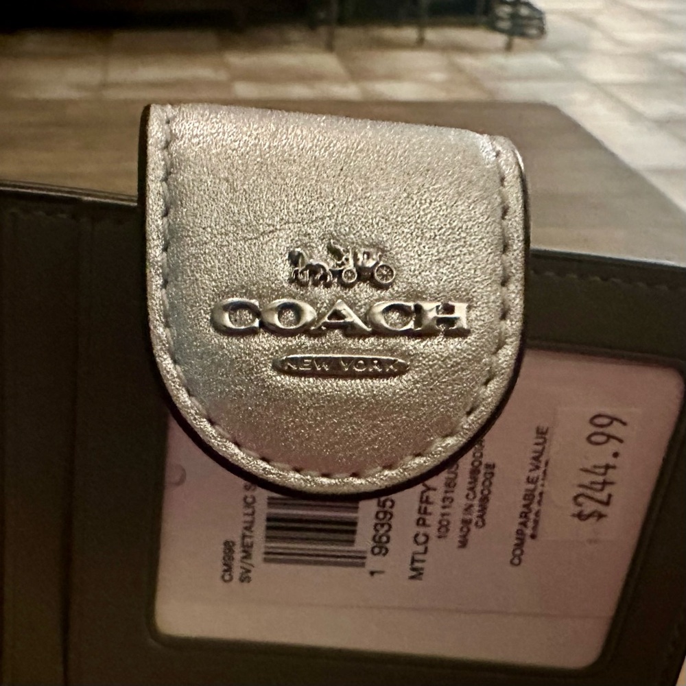 Coach Silver Wallet - Picture 8 of 9